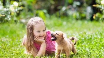 „Respectul față de animale” va fi noua materie predată în școli. Psiholog: „Copiii își dezvoltă empatia, învață cum să fie responsabili”