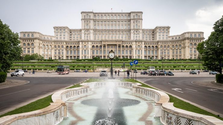 Bucureştenii, în pericol? Aceștia pot rămâne fără transport public, căldură şi apă caldă, susține Sebastian Burduja