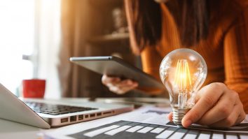 95% dintre români cred că s-ar pricepe la afaceri, dar doar 5% au curajul să deschidă una. Cristian Păun, analist economic: „Românii au așa-numita aversiune la risc”