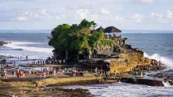 Unde mergi azi? Un hotel din Singapore își plătește clienții dacă va ploua în timpul vacanței lor