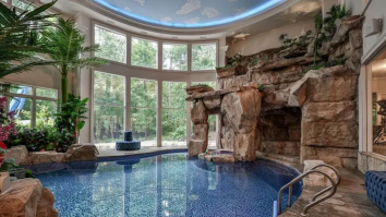 O casă din Toronto cu parc acvatic interior îi uimește pe canadieni. Cât costă somptuosul conac