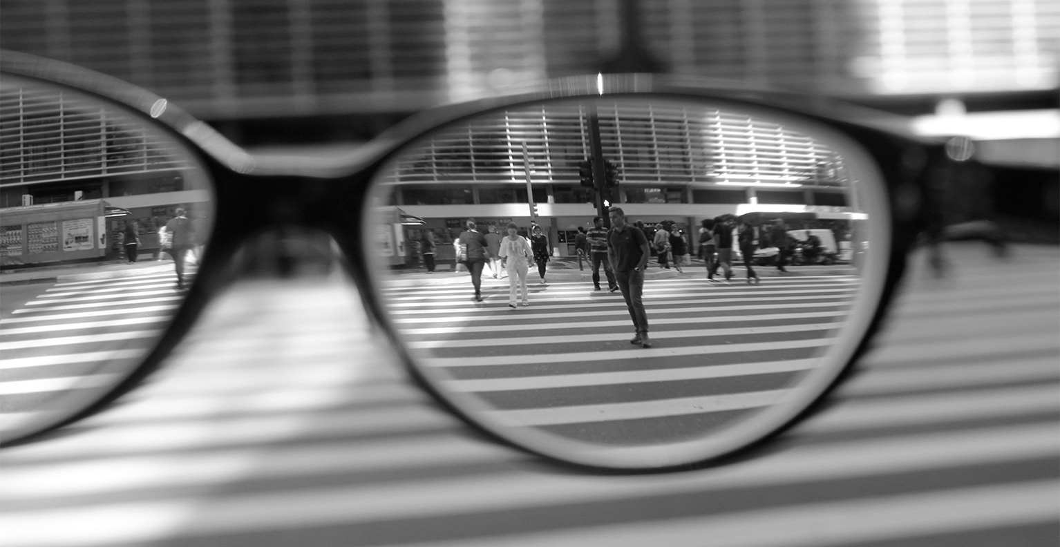 Cresc cazurile de miopie în rândurile tinerilor.