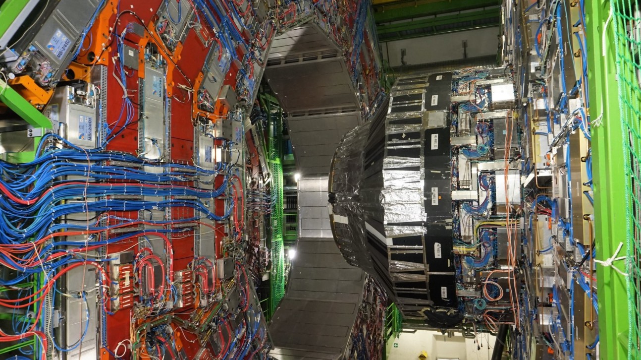 CERN vrea să demonstreze existența particulelor fantomă, care constituie „materia neagra” din Univers