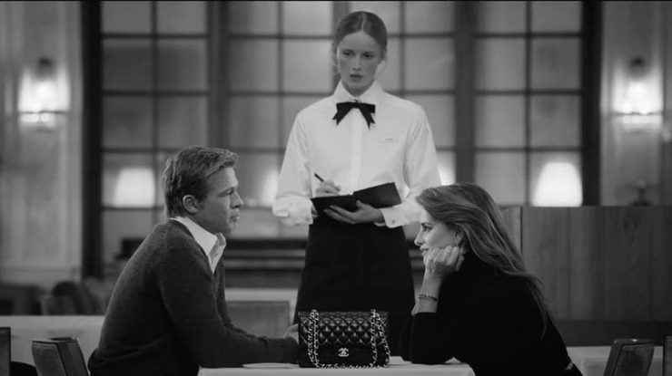 VIDEO. Penélope Cruz și Brad Pitt au fost surpriza Săptămânii Modei de la Paris. Cei doi actori au apărut într-un filmuleț în deschiderea prezentării noii colecții Chanel