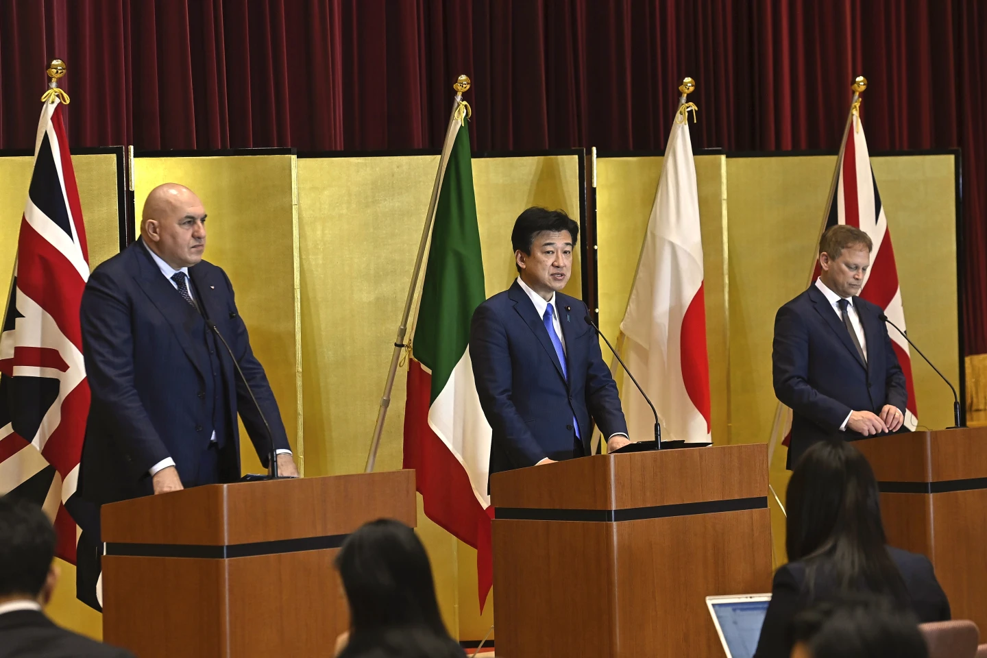 Japonia aprobă planul de a vinde avioane de luptă altor națiuni, în cea mai recentă abatere de la principiile pacifiste