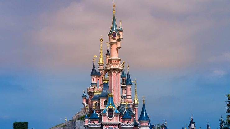 Disneyland Paris evocă profituri uriașe în ciuda grevelor de anul trecut. Complexul de parcuri tematice generează un profit de 343,4 milioane de dolari