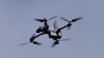 Oamenii de știință chinezi ar fi dezvoltat o dronă militară capabilă să se divizeze în șase unități separate în aer