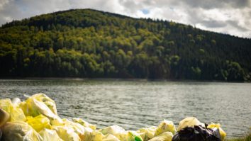 Dunărea transportă anual 100 de tone de plastic, în România. Activist de mediu: „Există posibilitatea de a desfășura diferite activități acolo, dar ai și obligația de păstra curățenia”