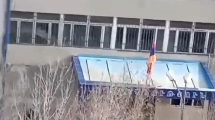 Armenia: Oameni înarmați au pătruns în clădirea unuia dintre Departamentele de Poliție din Erevan. O grenadă a explodat lângă clădire