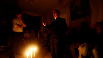 Exorciștii se întorc printre noi. În Franța sunt mandatați de către arhiepiscopi