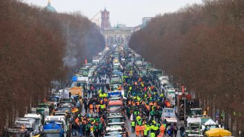 Comisia Europeană modifică Politica Agricolă Comună, la presiunea fermierilor