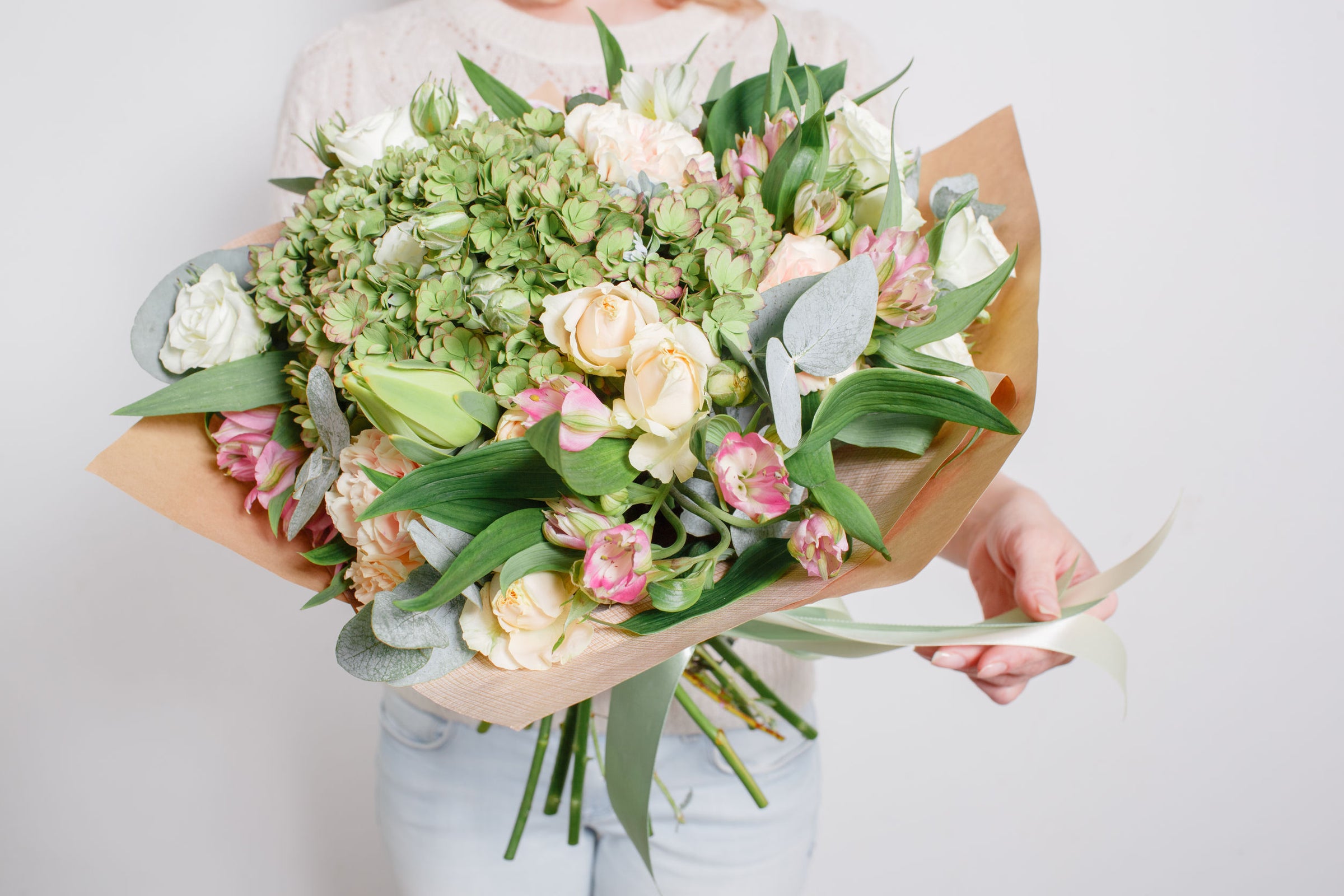 România ocupă locul întâi în lume la comenzile de flori de 8 Martie. Care au fost cele mai căutate de Ziua Femeii