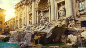 Ce se întâmplă cu monedele din Fontana di Trevi? În 2022, din fundul celebrului monument baroc au fost recuperați 1,4 milioane de euro