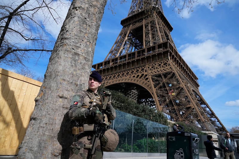 Franța a ridicat nivelul de alertă teroristă la maxim. Serviciile franceze spun că au indicii privind implicarea ISIS-K în atentatul de la Moscova