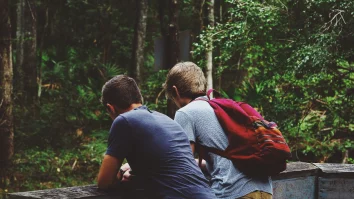 Românii nu acceptă prieteni hoți. 50% dintre aceștia ar îndepărta din viața lor un amic care fură din cauza lipsei de bani