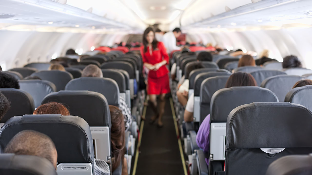 Studiu: 49% din Generația Z se tem să zboare. Care sunt motivele fricii de avion