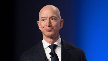Jeff Bezos îl detronează pe Elon Musk. Devine din nou cea mai bogată persoană de pe planetă