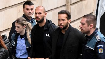 Frații Tate au fost puși în libertate. Ce se va întâmpla în continuare în procesul celor doi