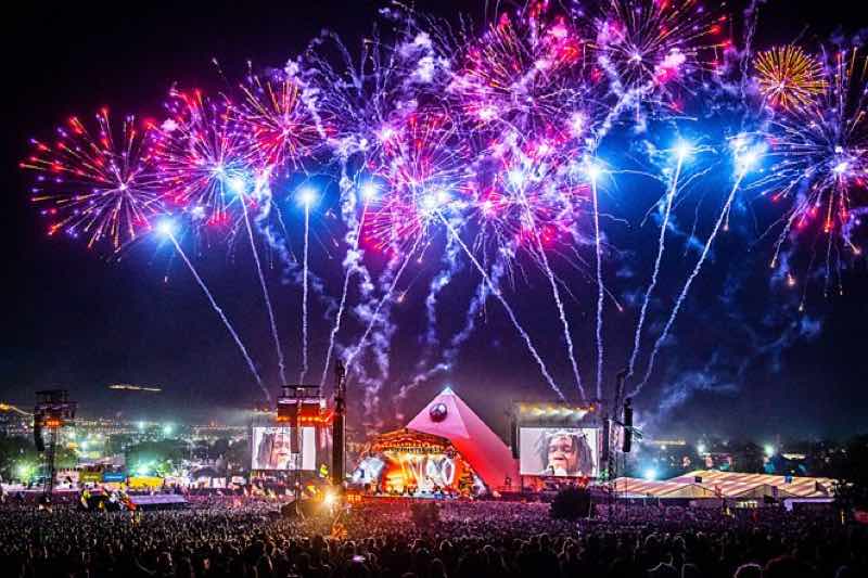 Festivalul Glastonbury și-a anunțat artiștii. Dua Lipa și Coldplay sunt cap de afiș