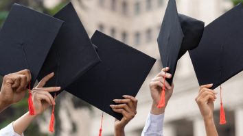 STUDIU. Educația slăbește procesul de îmbătrânire