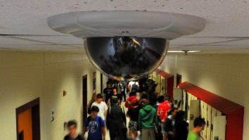 Deca vrea să introducă sisteme de supraveghere în școli. Profesor: „Sunt foarte multe cazuri de violență și ar trebui să avem mai multă transparență și siguranță”