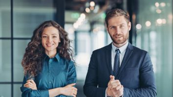 Femeile câștigă mai mulți bani decât bărbații. Care este media salarială în România?