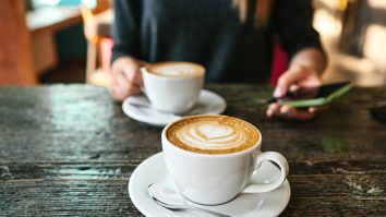 Persoanele care beau cafea au un risc mult mai mic de recidivă a cancerului intestinal, potrivit unui studiu