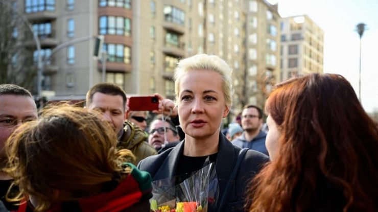 Iulia Navalnaia spune că a scris numele de familie al soţului ei defunct Alexei Navalnîi pe buletinul de vot 