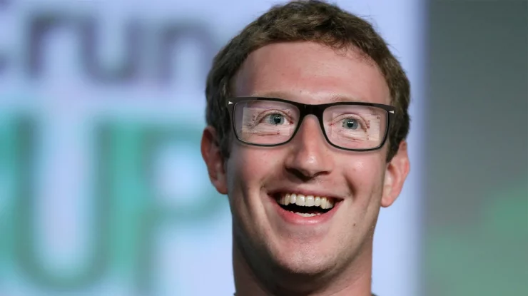 Zuckerberg testează noii Ray Ban Smart Glasses