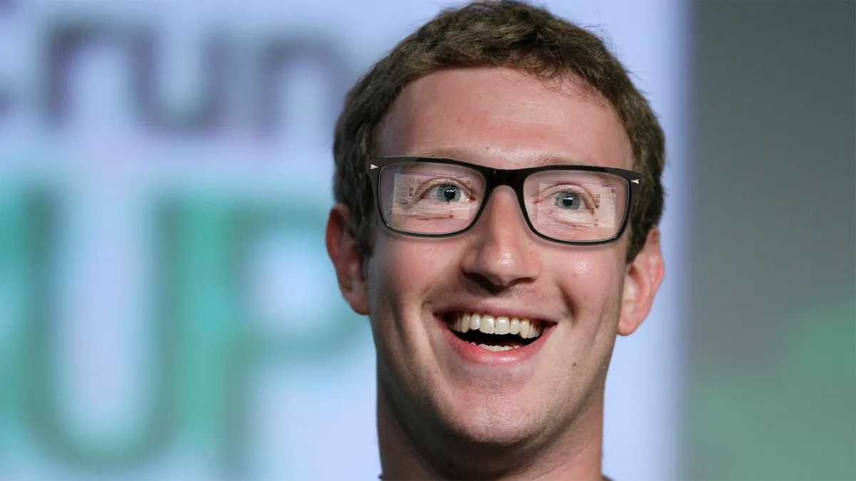 Zuckerberg testează noii Ray Ban Smart Glasses