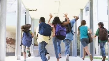 „Ce-ai făcut la școală?” este un manifest. Alexandra Bălășeanu: „În acest moment statul alocă un consilier școlar la 500 de elevi, ceea ce este o problemă reală”