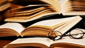 Activiștii vor să introducă în limba română „X” la finalul cuvintelor. Cum ar suna noile variante