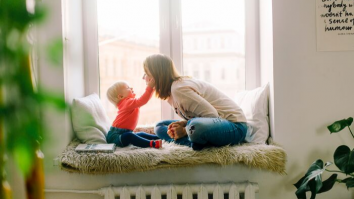 Provocarea de a fi mamă în România: Aproximativ 50% dintre mame mărturisesc că se simt copleșite