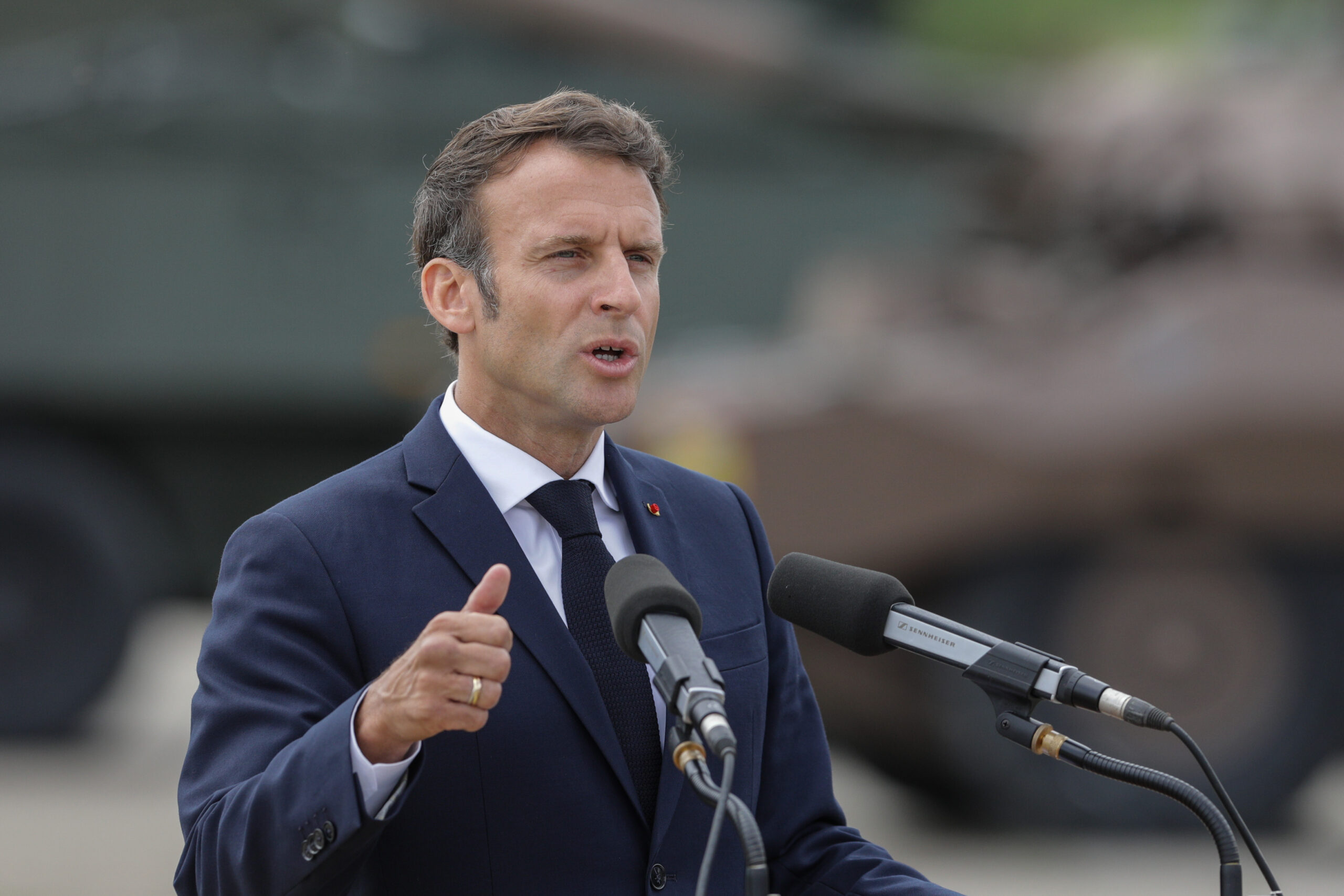 „Macron trimite 2.000 de soldați francezi să lupte în Ucraina”. Fake news-ul rusesc care circulă pe internet