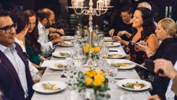 Ce reguli au la masă cei bogați? În lumea elitelor, respectarea unui cod de conduită specific este esențială