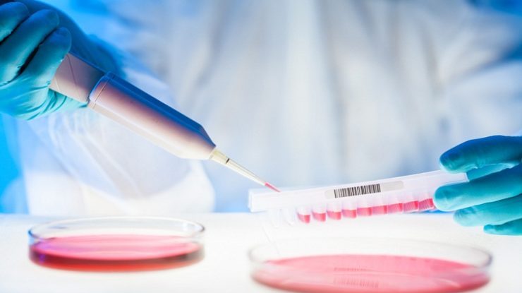 BioNTech îşi propune comercializarea unui prim medicament împotriva cancerului în 2026, bazat pe tehnologia ARN mesager