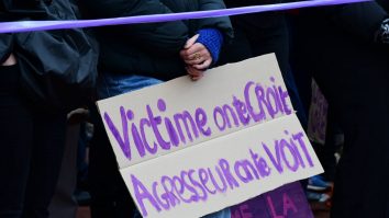 În Franţa a apărut #metoo masculin. Bărbaţii sunt cei care raportează violenţa suferită