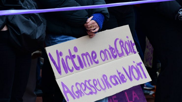 În Franţa a apărut #metoo masculin. Bărbaţii sunt cei care raportează violenţa suferită