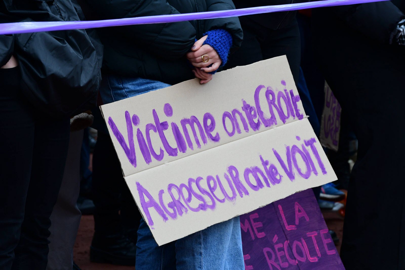 În Franţa a apărut #metoo masculin. Bărbaţii sunt cei care raportează violenţa suferită