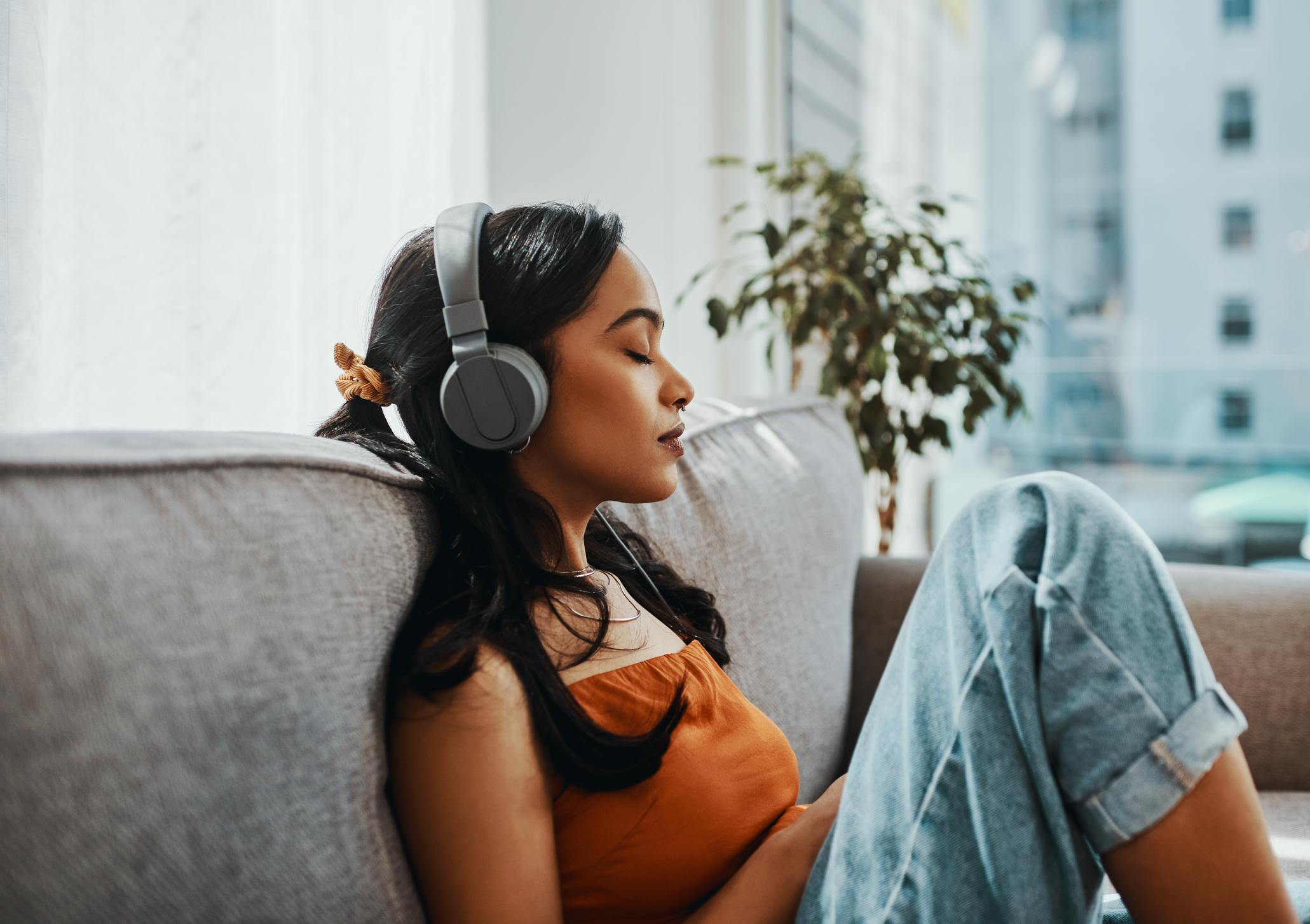 STUDIU. Ce stil muzical asculți? Versurile cântecelor au devenit mai simple și mai repetitive în ultimele cinci decenii