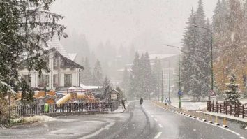 Iarna s-a întors la munte. Cum va fi vremea la sfârșit de săptămână?