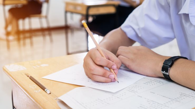 Aproximativ 67% dintre elevii de liceu au obținut note peste 5 la simularea probelor scrise de Bacalaureat