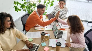 Gen Z are prea multe pretenții de la pentru locul de muncă. Trainer educațional: „Au avut un program aglomerat de dimineață până seara și nu este de mirare că au obosit”