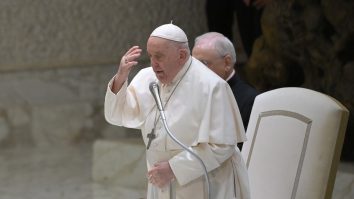 Papa Francisc prezidează liturghia de Paștele Catolicilor