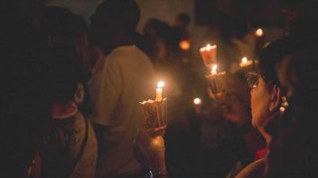 Paștele Catolic: Credincioşii se pregătesc să primească Lumina Sfântă a lui Hristos