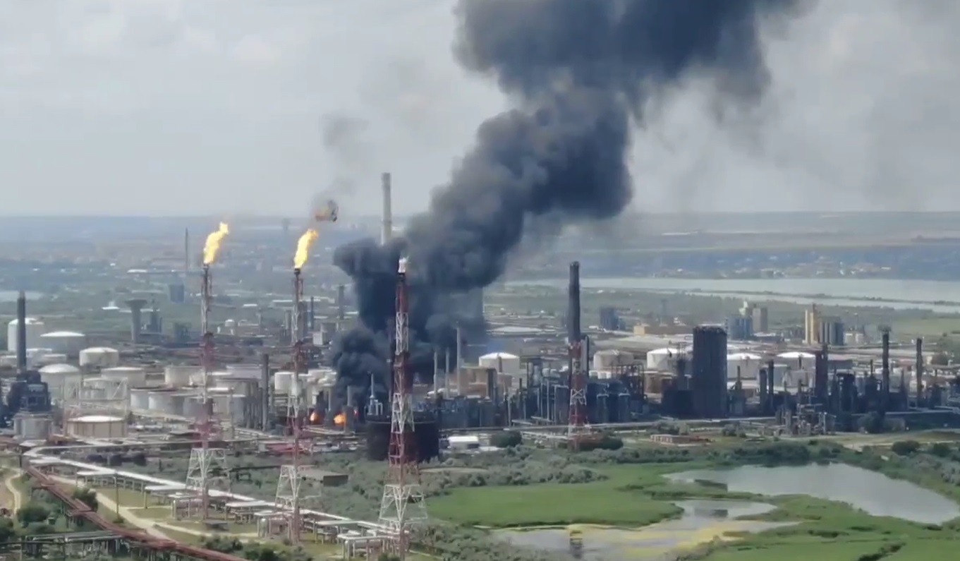O explozie a avut loc la Petromidia în această dimineață. Care este situația de la Rafinărie în acest moment
