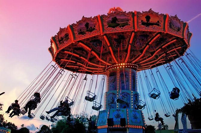 Românii merg în număr tot mai mare peste graniţe pentru parcurile tematice din Europa. Prater, pe primul loc în topul preferințelor