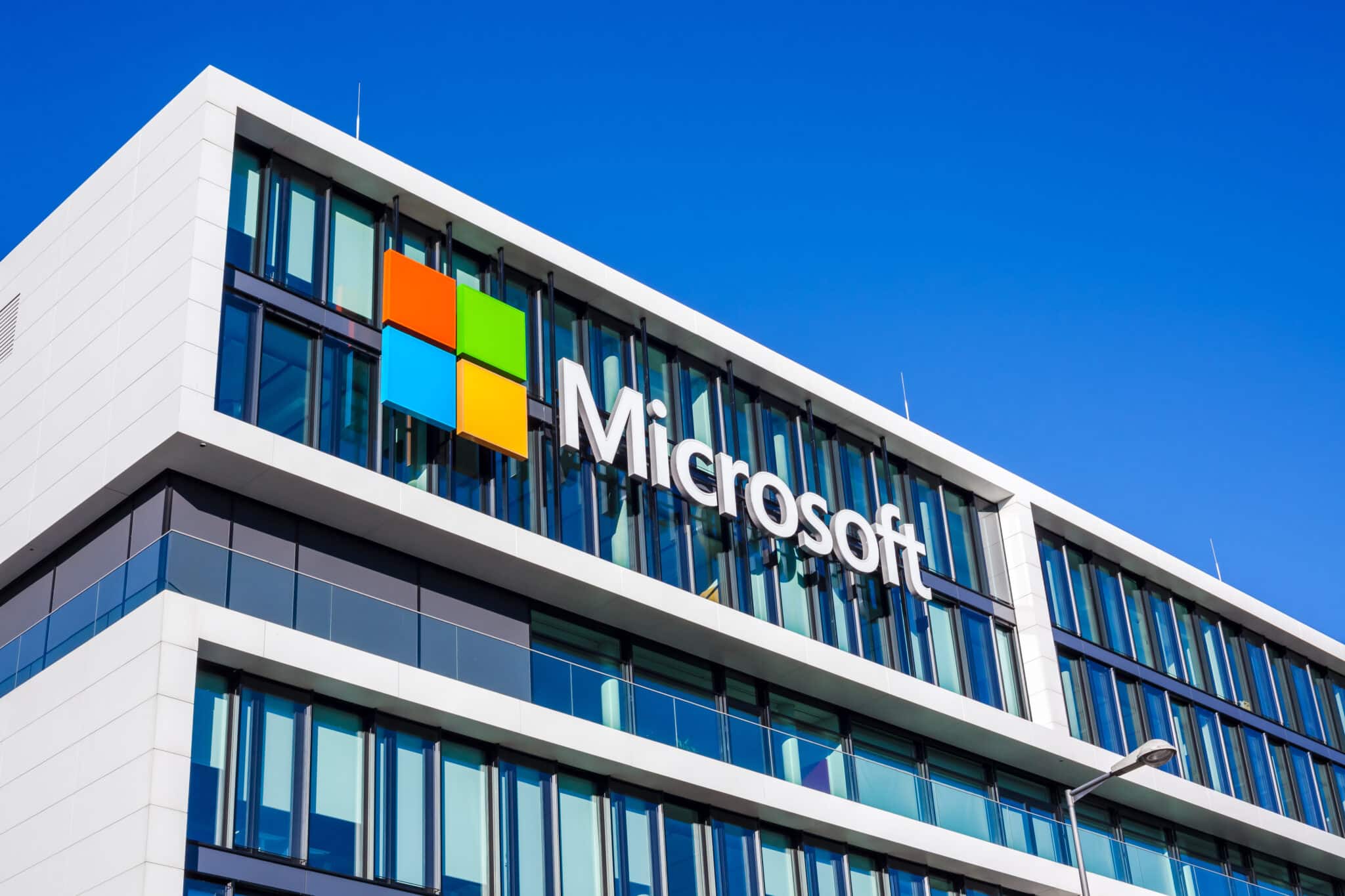 Microsoft brevetează Eye-Gaze. Tehnologia îți permite să tastezi prin mișcări oculare
