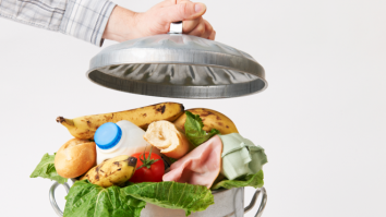 Raport ONU. În întreaga lume se risipesc peste 1 miliard de mese în fiecare zi. Aproape 800 de milioane de oameni suferă de foamete