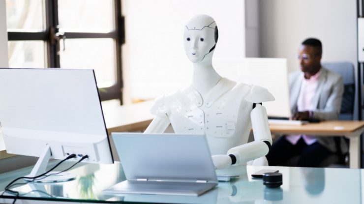 Cum ar putea arăta joburile peste 5 ani? Expert în HR: Vom învăţa să lucrăm cu roboţii. Care sunt joburile care vor dispărea, „mâncate” de A.I. şi automatizare
